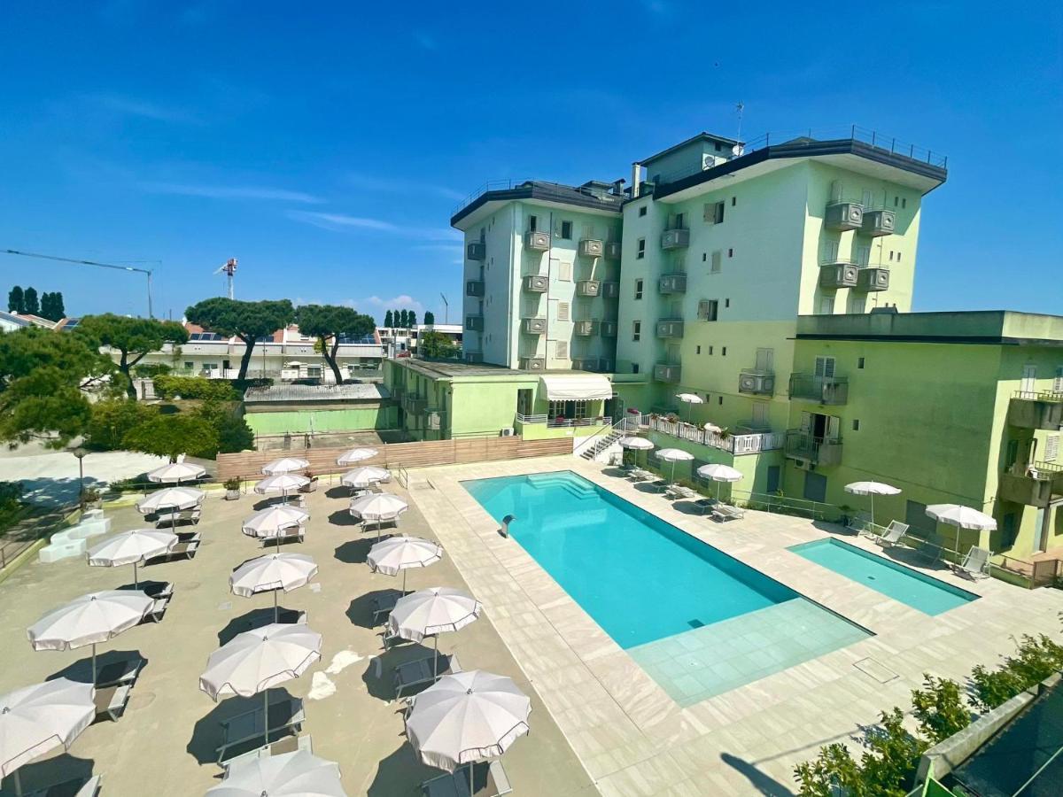 Hotel Vianello Lido di Jesolo Exterior photo