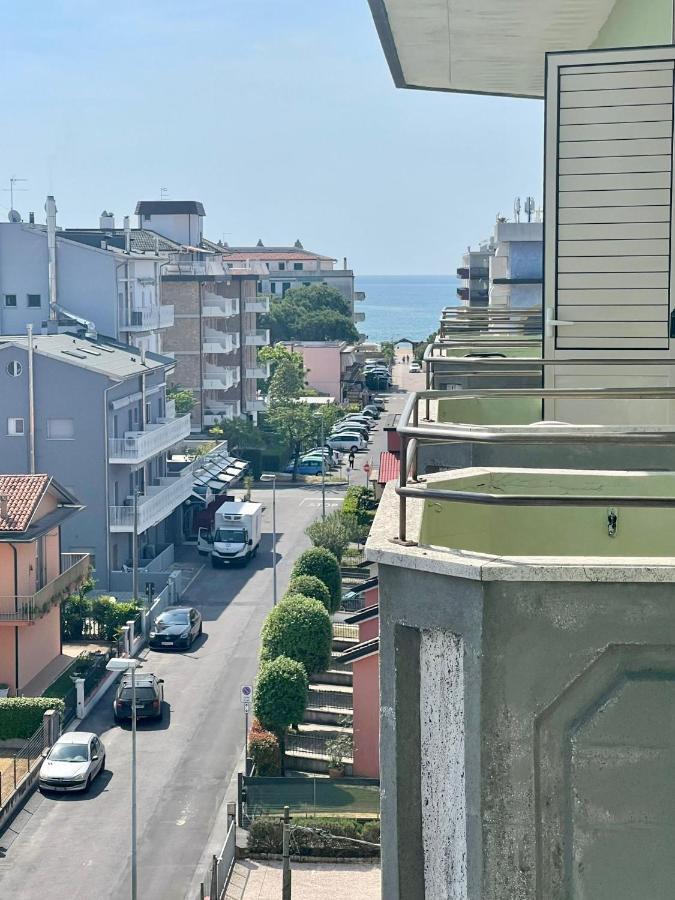 Hotel Vianello Lido di Jesolo Exterior photo