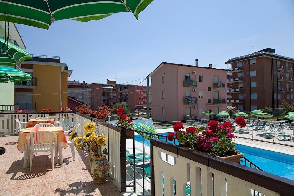 Hotel Vianello Lido di Jesolo Exterior photo