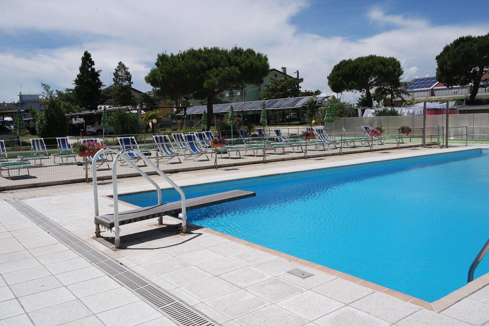 Hotel Vianello Lido di Jesolo Exterior photo